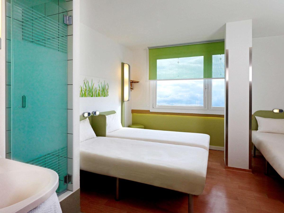 Ibis Budget West Station Hotel *